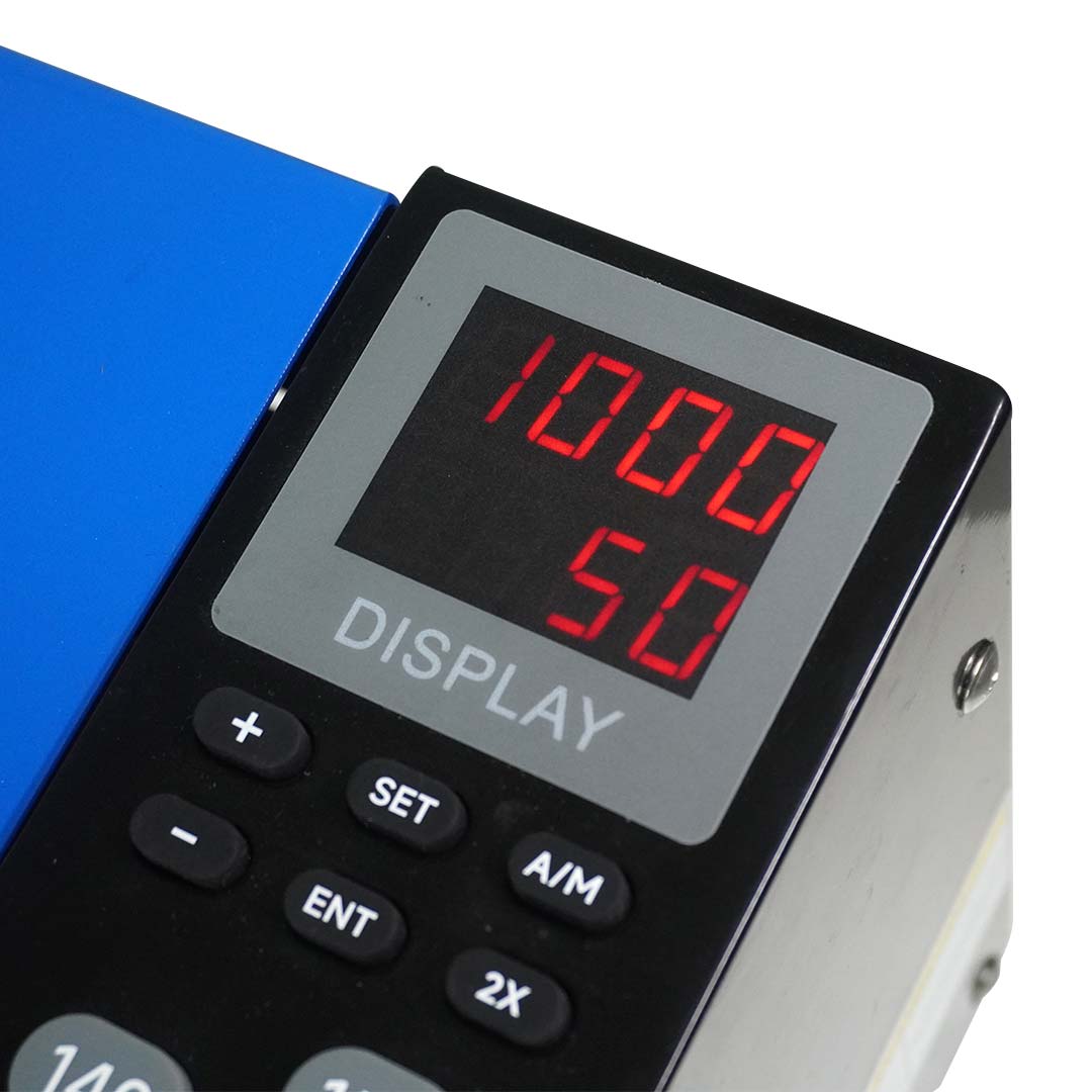 Display digital do DFG-2000C indicando comprimento e quantidade